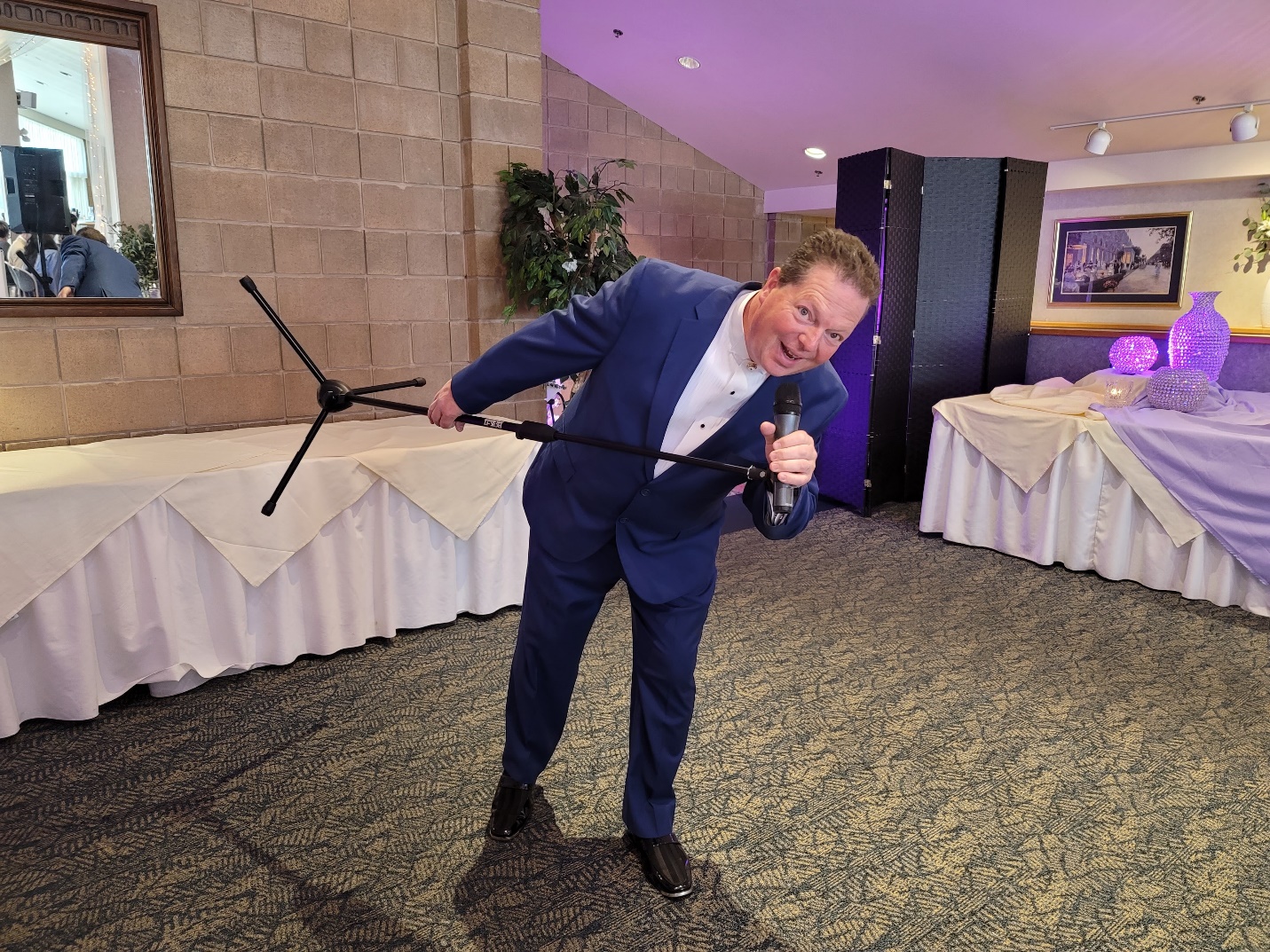 A picture containing person

Description automatically generated