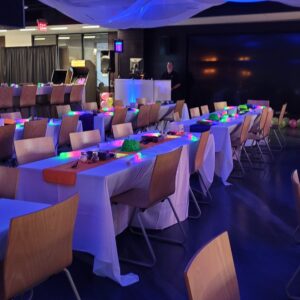 a room filled with lots of tables and chairs